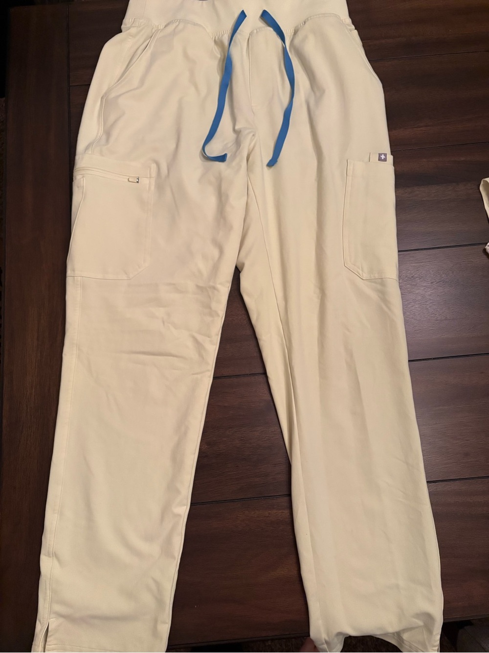 FIGS Women's Light Yellow Scrub Top and Pants - Picture 2 of 5